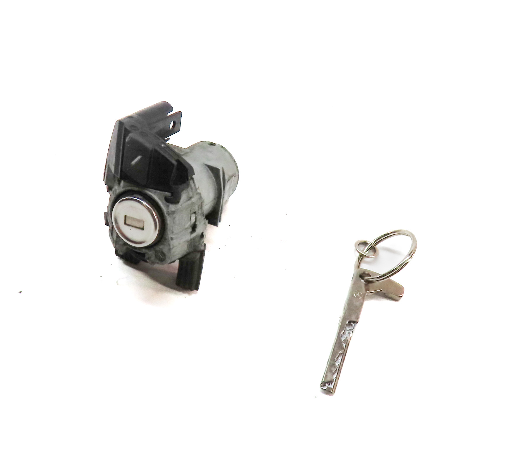 2014 MERCEDES GL450 (X166) FRONT LEFT DRIVER DOOR HANDLE LOCK CYLINDER w/ KEY — exact item pictured